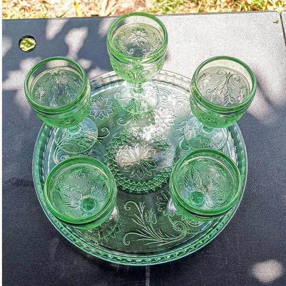 Tiara exclusive Indiana glass green Chantilly serving tray and 5 water goblets - Picture 5 of 6